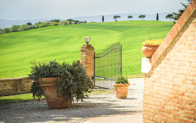 Villa la Contea: Buitenkanten, Buitenshuis, Keer bekeken