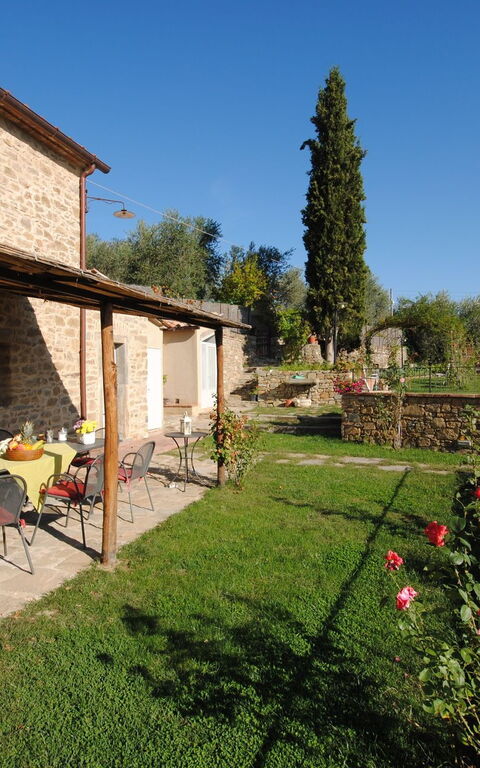 Villa Le Corchie: Buitenkanten, Buitenshuis, Tuin