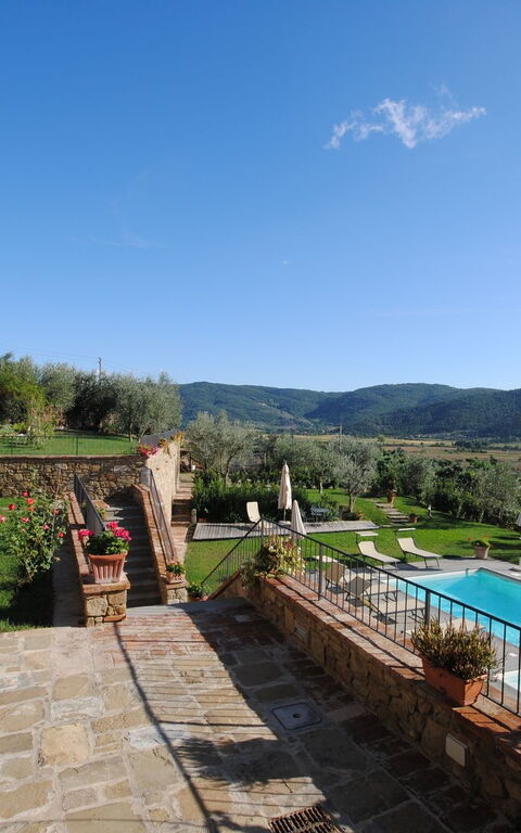 Villa Le Corchie: Buitenkanten, Buitenshuis, Tuin, zwembad