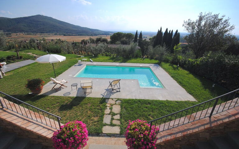 Villa Le Corchie: Buitenkanten, Buitenshuis, Tuin, zwembad