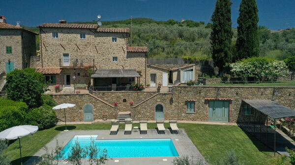 Villa le Corchie: Buitenkanten, Buitenshuis