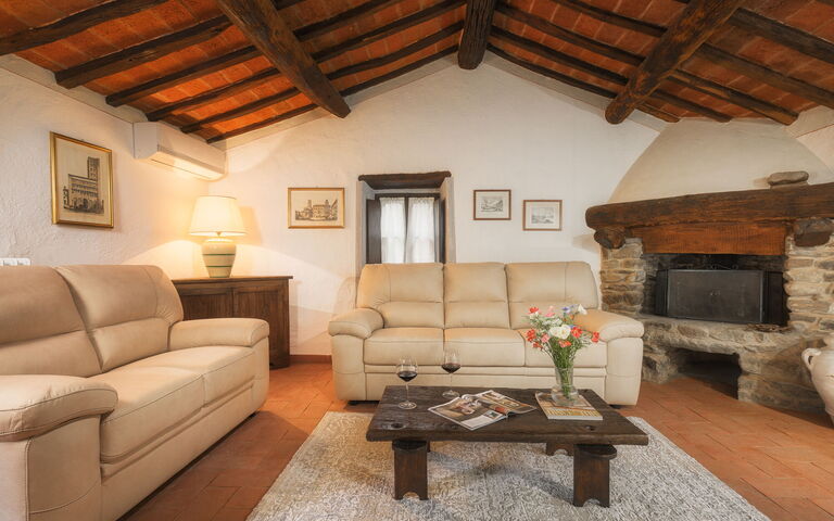 Casale Montanare: Woonkamer