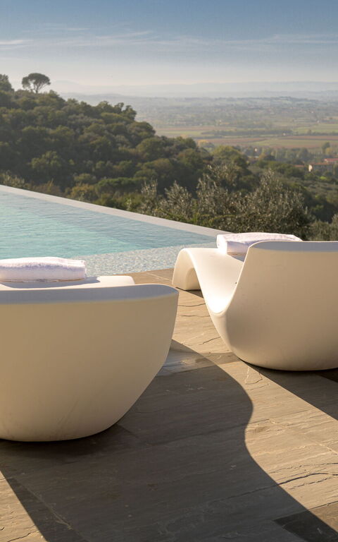 Villa Belvedere: Buitenkanten, Buitenshuis, zwembad