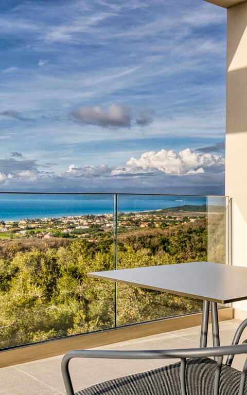 Villa Dominante: Balkon / terras / patio, Buitenkanten, Buitenshuis, Keer bekeken