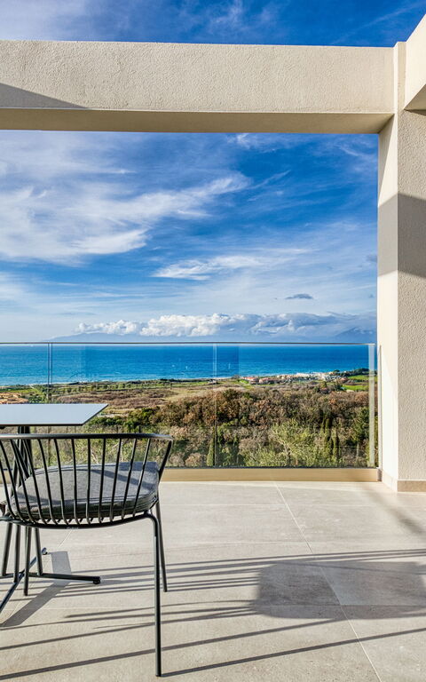 Villa Dominante: Balkon / terras / patio, Buitenkanten, Buitenshuis, Keer bekeken