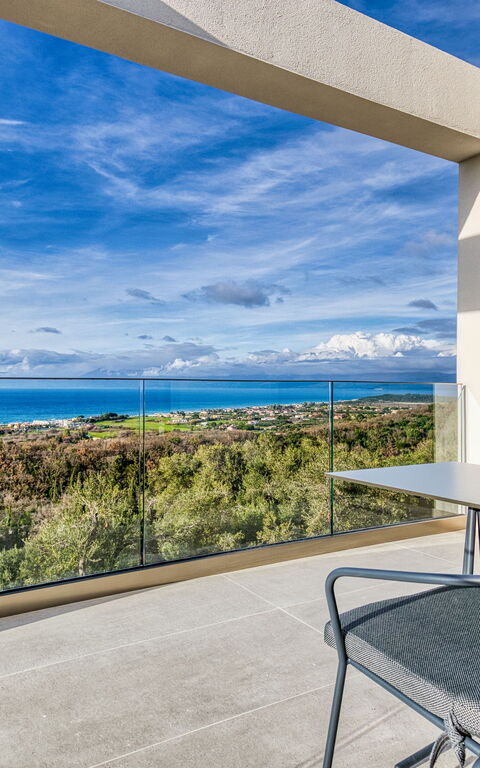 Villa Dominante: Balkon / terras / patio, Buitenkanten, Buitenshuis, Keer bekeken