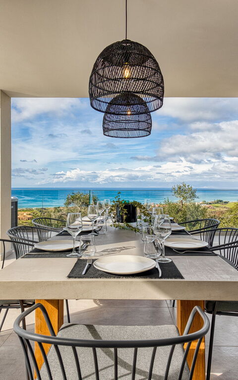 Villa Dominante: Balkon / terras / patio, Buitenkanten, Buitenshuis, Keer bekeken