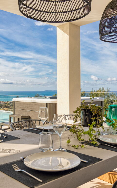 Villa Dominante: Balkon / terras / patio, Buitenkanten, Buitenshuis, Keer bekeken, zwembad