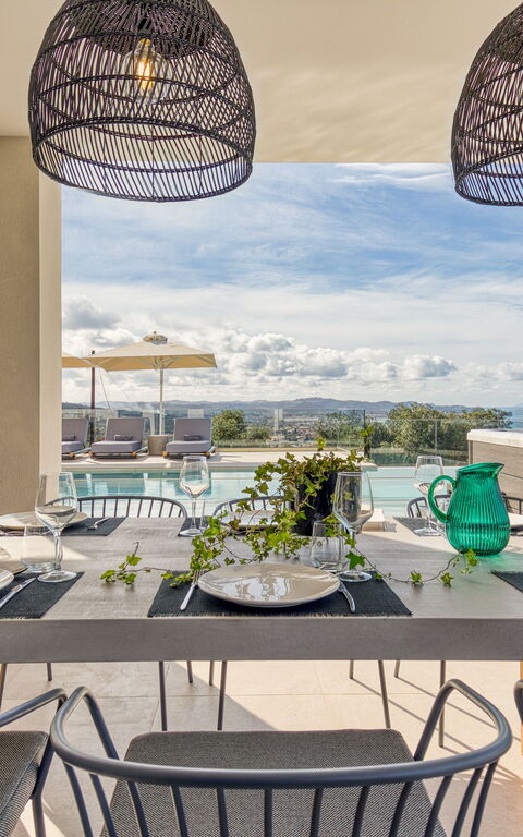 Villa Dominante: Balkon / terras / patio, Buitenkanten, Buitenshuis