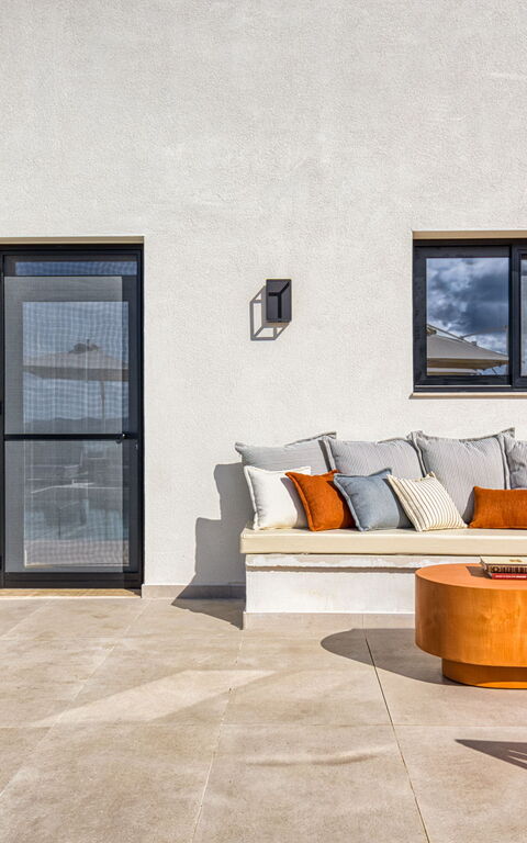 Villa Dominante: Buitenkanten, Buitenshuis