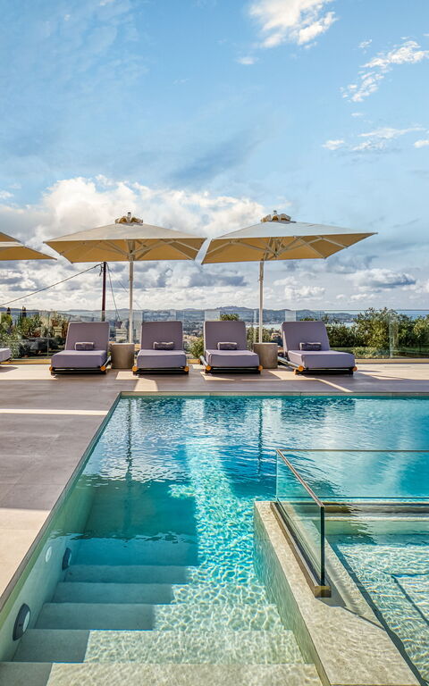 Villa Dominante: Buitenkanten, Buitenshuis, Keer bekeken, zwembad