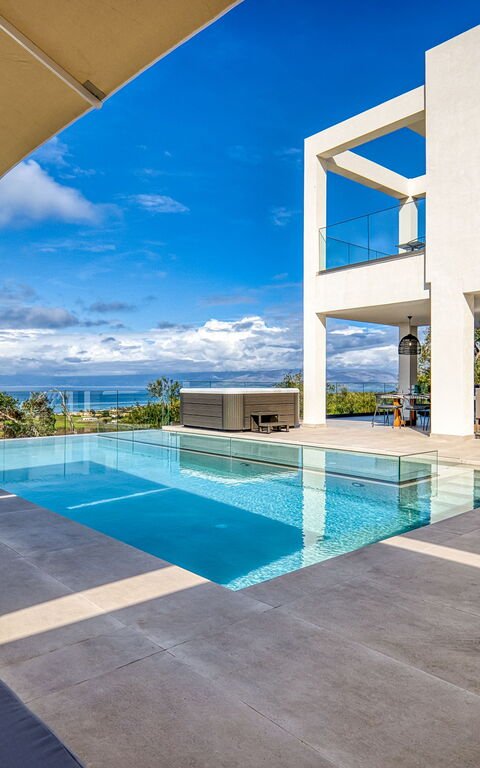 Villa Dominante: Buitenkanten, Buitenshuis, Keer bekeken, zwembad