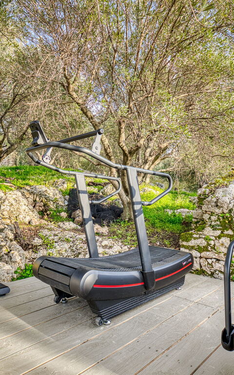 Villa Dominante: Buitenkanten, Buitenshuis