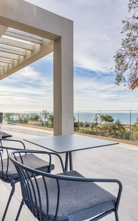 Villa Dominante: Balkon / terras / patio, Buitenkanten, Buitenshuis, Keer bekeken