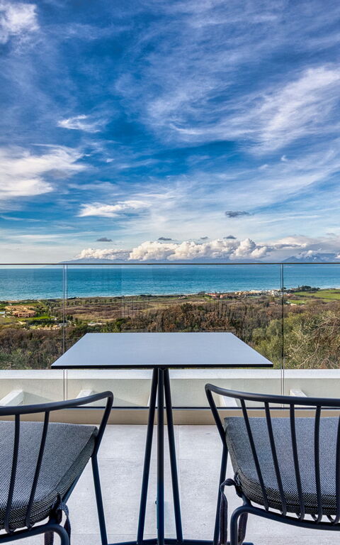 Villa Dominante: Buitenkanten, Buitenshuis, Keer bekeken