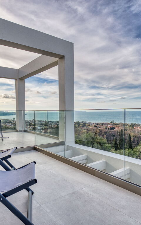 Villa Dominante: Balkon / terras / patio, Buitenkanten, Buitenshuis, Keer bekeken