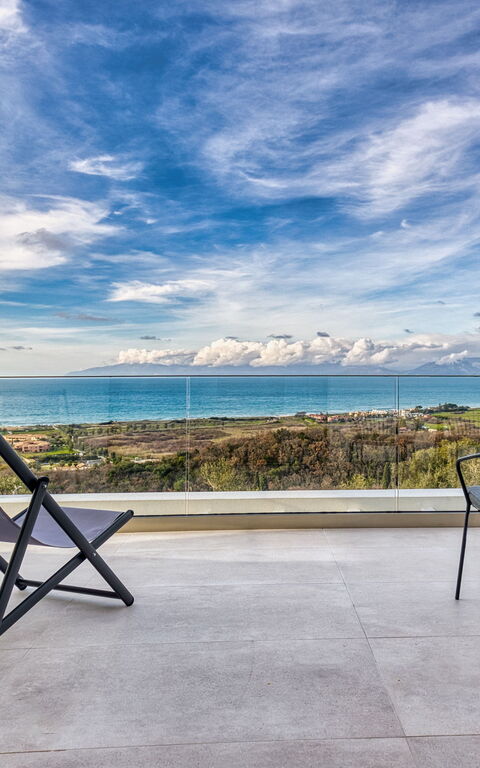 Villa Dominante: Balkon / terras / patio, Buitenkanten, Buitenshuis, Keer bekeken