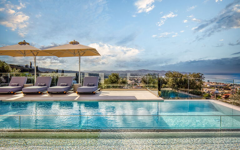 Villa Dominante: Buitenkanten, Buitenshuis, Keer bekeken, zwembad