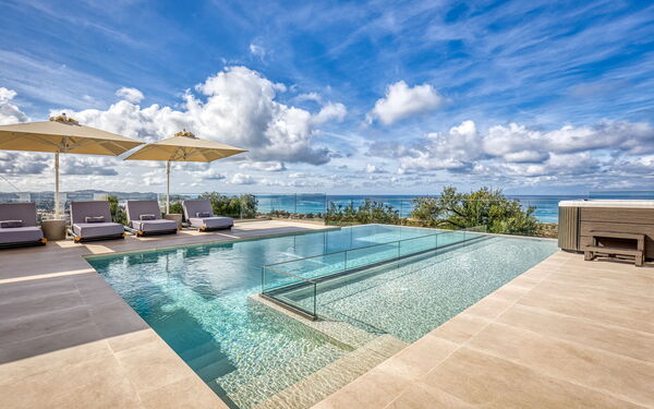 Villa Dominante: Buitenkanten, Buitenshuis, Keer bekeken, zwembad