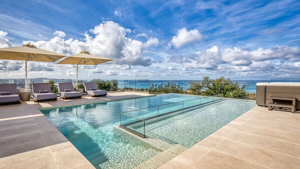 Villa Dominante: Buitenkanten, Buitenshuis, Keer bekeken, zwembad