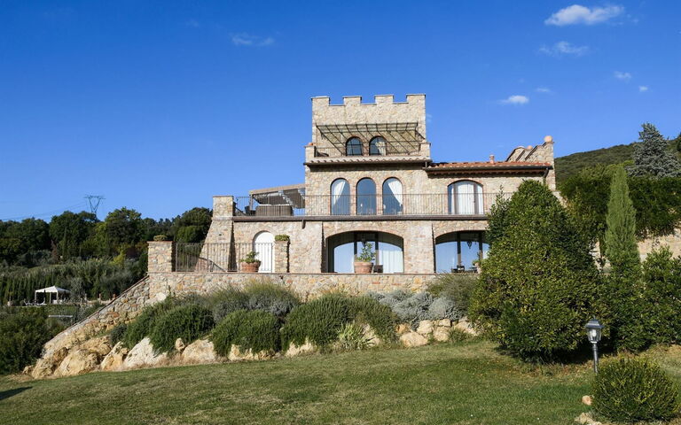 Villa Torresassa: Buitenkanten, Buitenshuis, Tuin