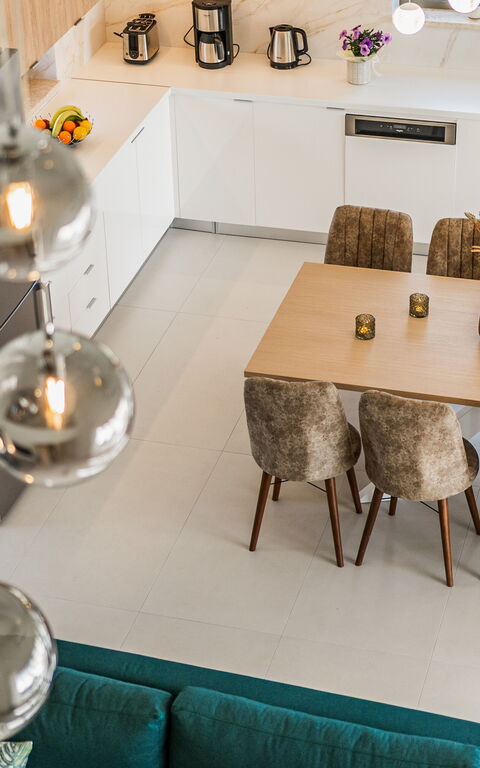 Villa Orientem Bis: Keuken, Lunchroom, Woonkamer