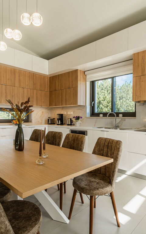 Villa Orientem Bis: Keuken, Lunchroom, Woonkamer