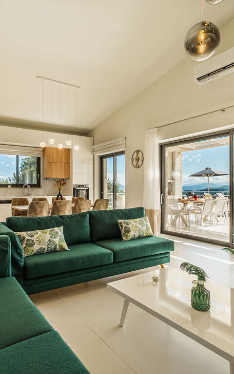 Villa Orientem Bis: Keuken, Lunchroom, Woonkamer