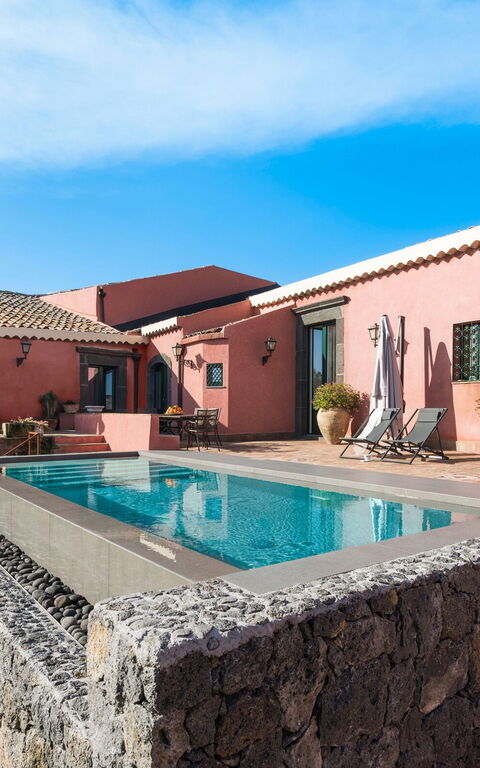 Micanera House: Buitenkanten, Buitenshuis, Tuin, zwembad