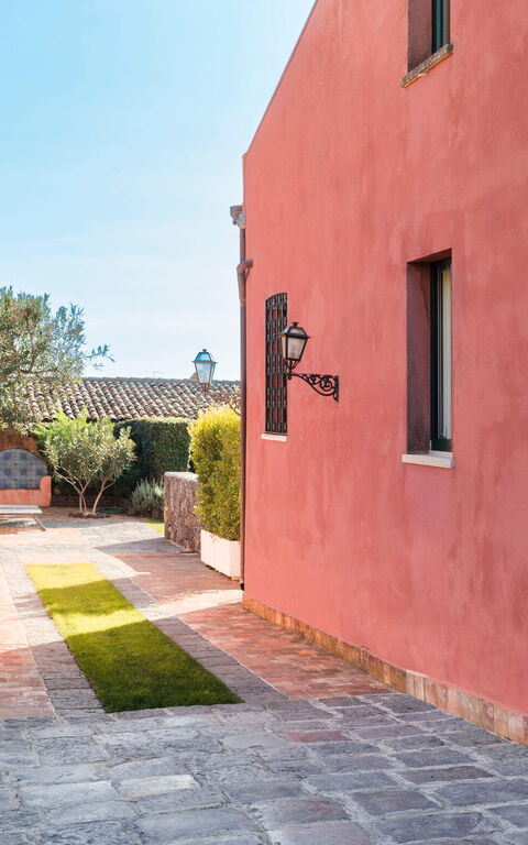 Micanera House: Buitenkanten, Buitenshuis