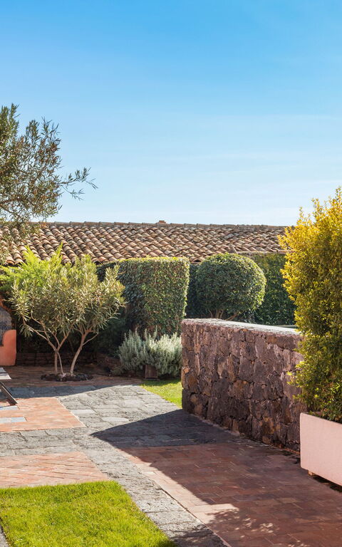 Micanera House: Buitenkanten, Buitenshuis