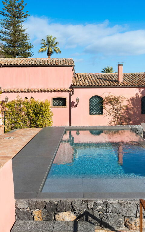 Micanera House: Buitenkanten, Buitenshuis, Tuin, zwembad