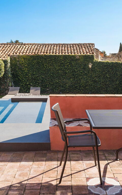 Micanera House: Buitenkanten, Buitenshuis, zwembad