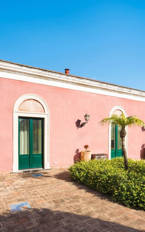 Micanera House: Buitenkanten, Buitenshuis