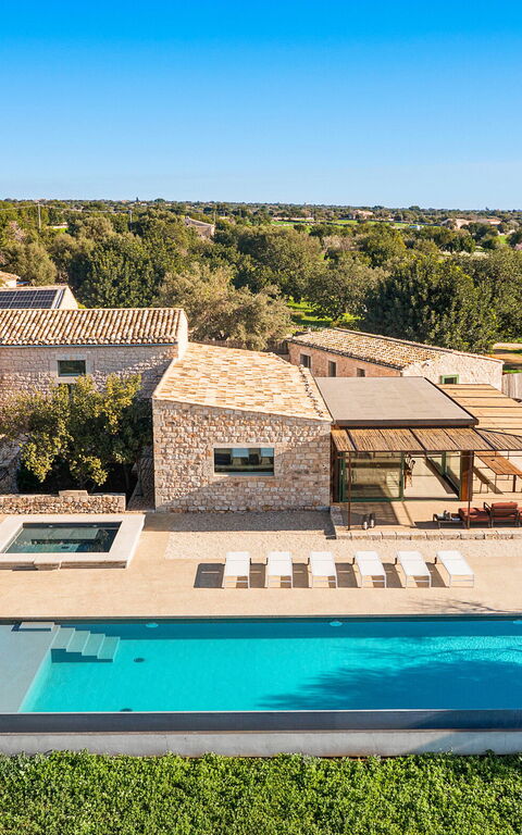 Villa Ninetta: Buitenkanten, Buitenshuis, zwembad