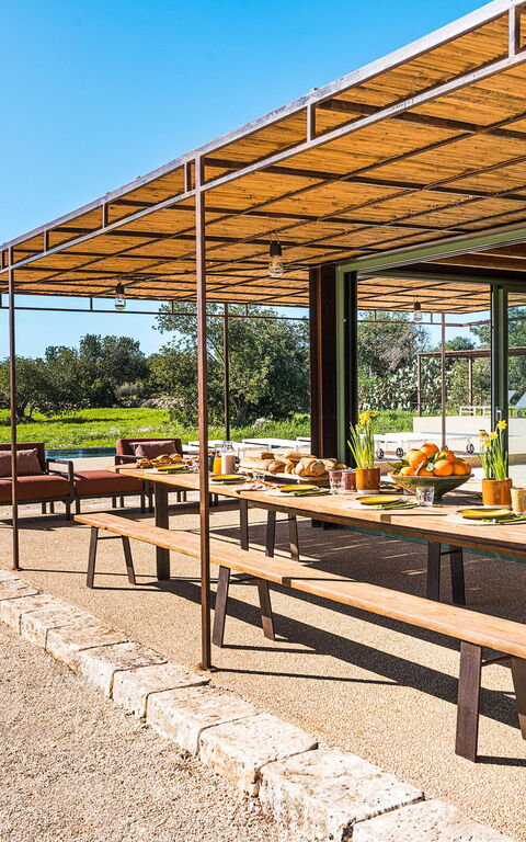 Villa Ninetta: Buitenkanten, Buitenshuis