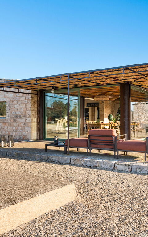 Villa Ninetta: Buitenkanten, Buitenshuis