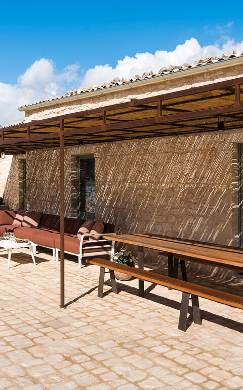 Villa Ninetta: Buitenkanten, Buitenshuis