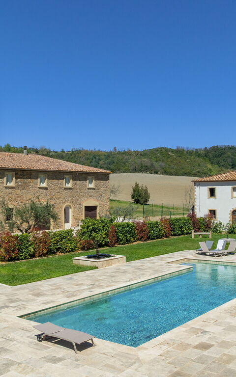 Borgo Ariano: Buitenkanten, Buitenshuis