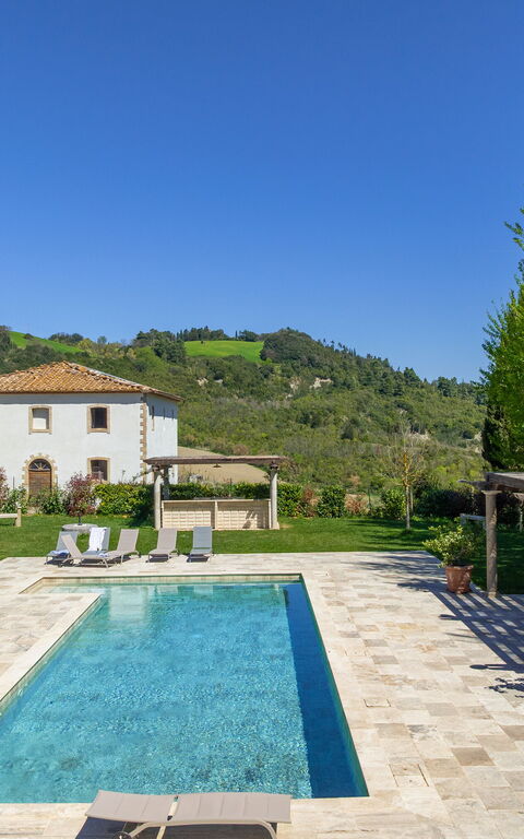 Borgo Ariano: Buitenkanten, Buitenshuis