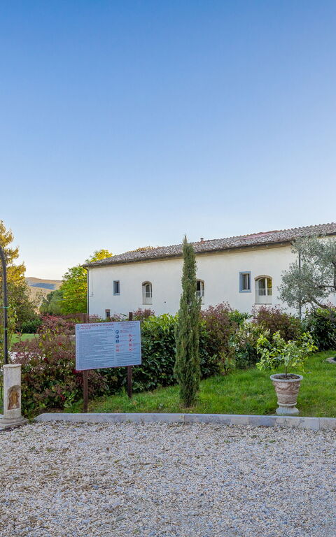 Borgo Ariano: Buitenkanten, Buitenshuis