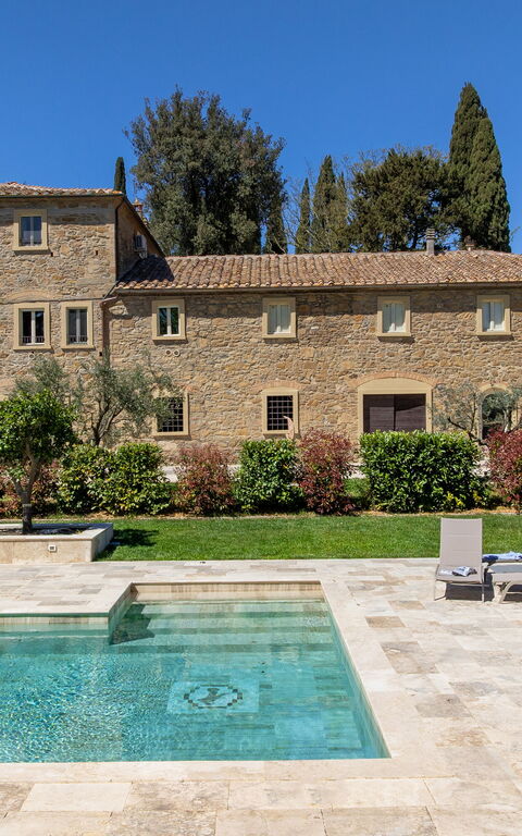 Borgo Ariano: Buitenkanten, Buitenshuis