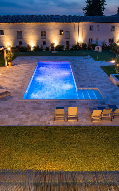 Borgo Ariano: Buitenkanten, Buitenshuis