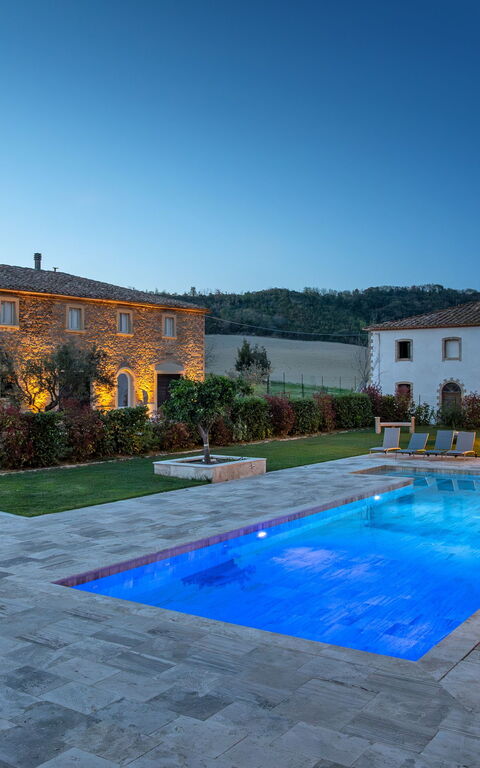 Borgo Ariano: Buitenkanten, Buitenshuis