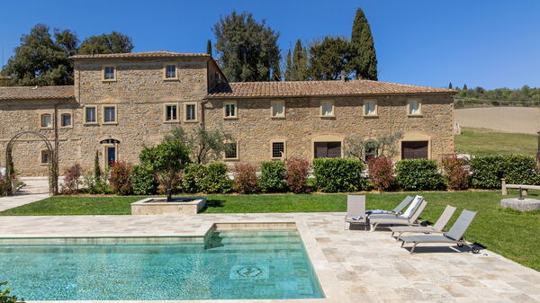 Borgo Ariano: Buitenkanten, Buitenshuis