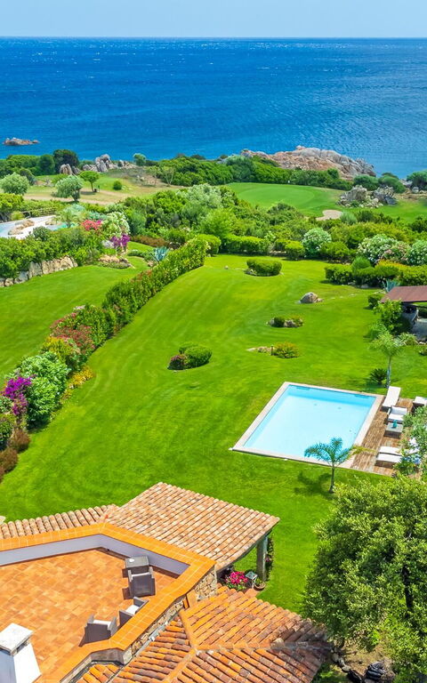 Villa Silenis: Buitenkanten, Buitenshuis, Keer bekeken, Tuin, zwembad