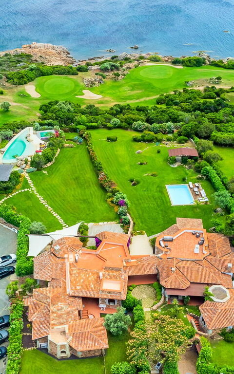 Villa Silenis: Buitenkanten, Buitenshuis, Keer bekeken, Tuin, zwembad