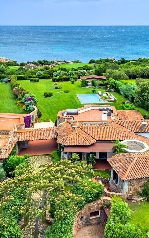 Villa Silenis: Buitenkanten, Buitenshuis, Keer bekeken, Tuin, zwembad