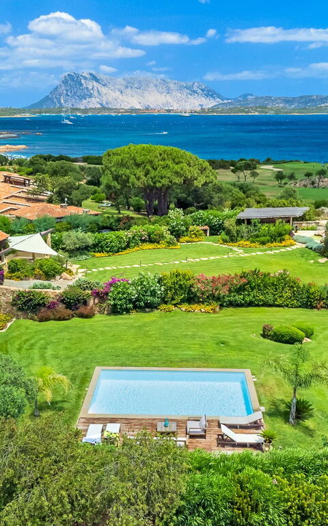 Villa Silenis: Buitenkanten, Buitenshuis, Keer bekeken, Tuin, zwembad