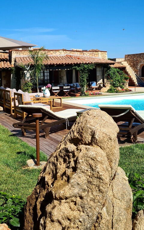 Villa Silenis: Buitenkanten, Buitenshuis, Tuin, zwembad